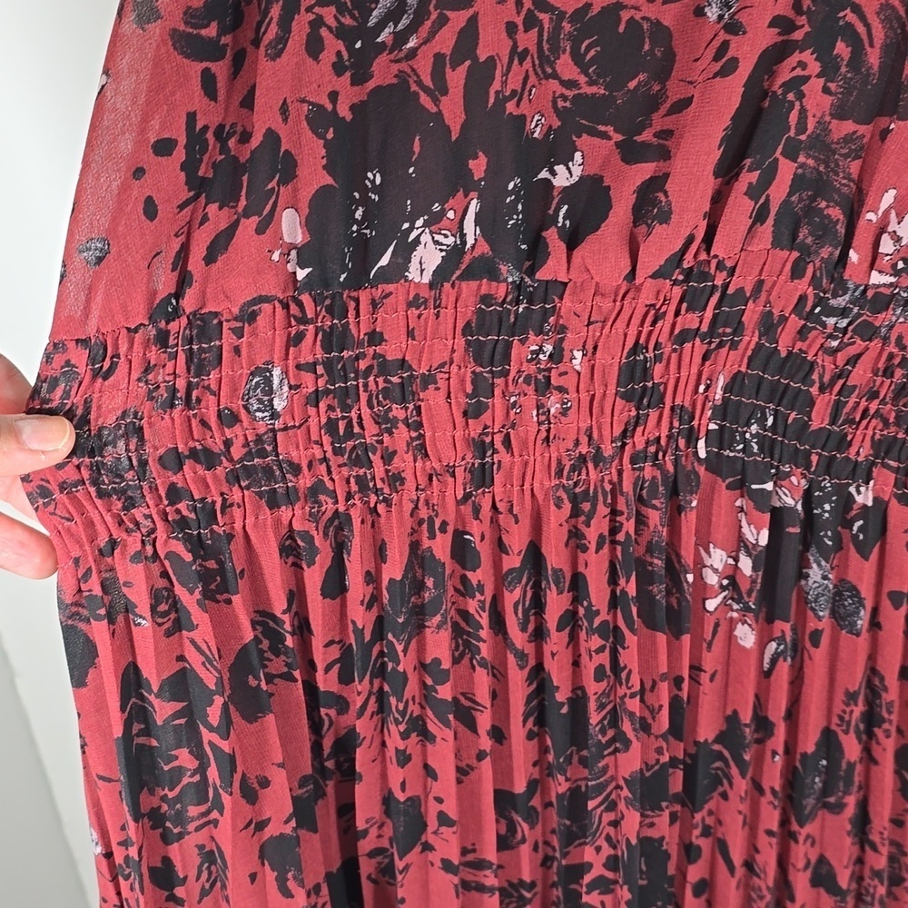 {Taylor} Women's Floral Chiffon V-Neck Pleated Dress - Size 16W - Picture 6 of 16